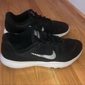 Women’s Nike Flex TR7 size 6.5 black/white